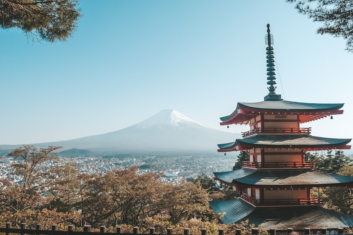 Gold mining in Guyana with pork-knockers and El Dorado history